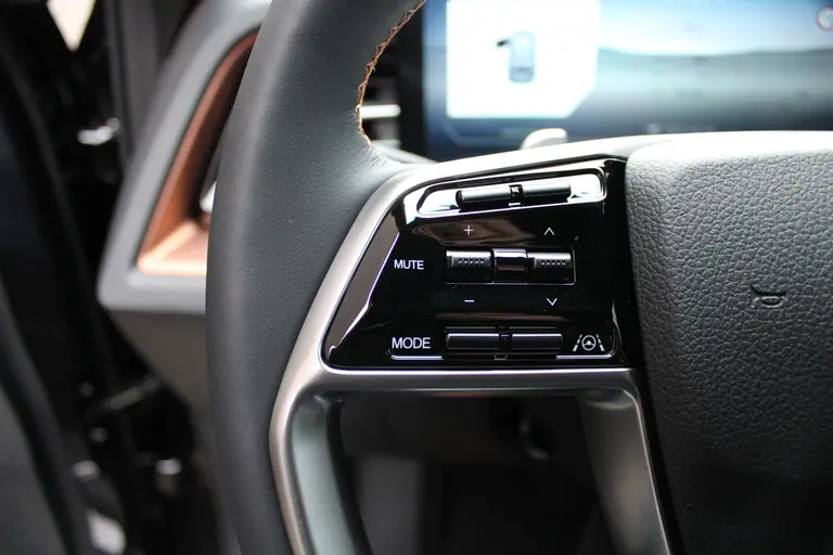 KGM Torres EVX Platinum 73.4 kWh 207pk, Space Black, Warmtepomp, 18"inch LM velgen 7 jaar garantie! afbeelding 13