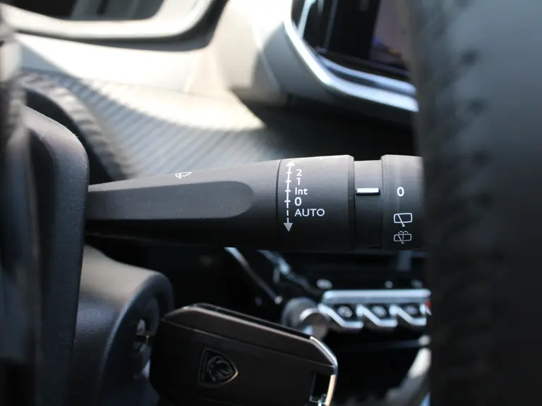 Peugeot 208 1.2 PureTech 100 Allure Navigatie, Stoelverwarming, Camera achter, Parkeerhulp voor & Achter, Lichtmetalen velgen afbeelding 14