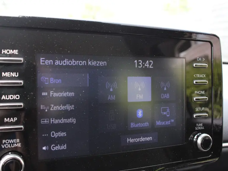 Toyota Yaris Dynamic 1.5 Hybrid 115PK Automaat Lichtmetalen velgen, Achteruitrij camera, Climate Control, KeylessEntry, AppleCarplay/Android Auto Navigatie afbeelding 16