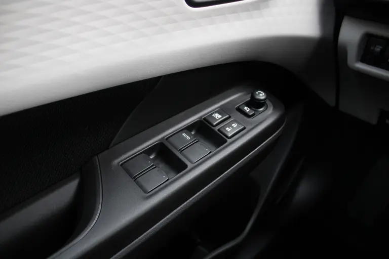 Suzuki Swift 1.2 Style Smart Hybrid CVT Automaat NIEUW MET 6 JAAR GARANTIE! Navigatie, Adaptieve Cruise Control, Stoelverwarming, Climate Control afbeelding 32