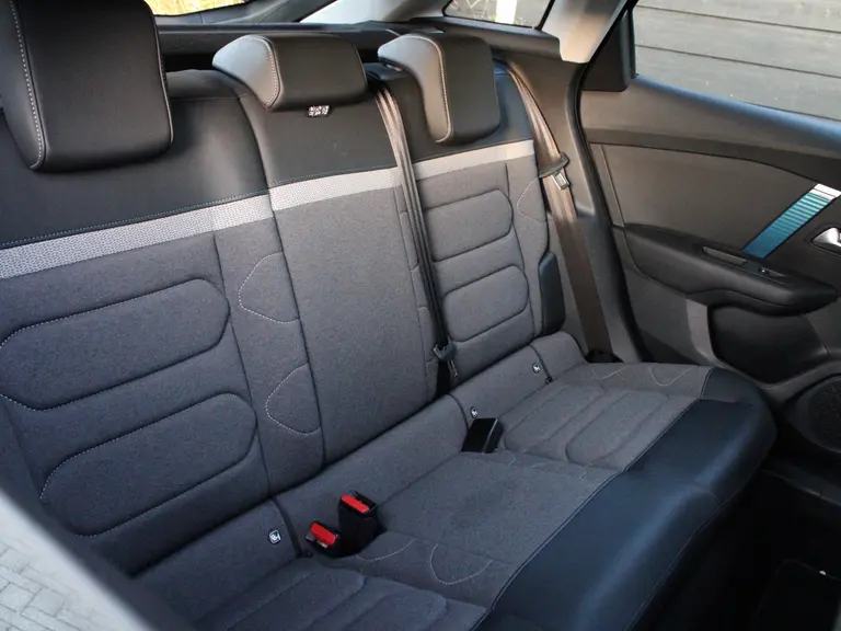 Citroën Ë-C4 Feel 50 kWh 136PK inclusief batterijtest Achteruitrijcamera, Cruise Control, Parkeersensoren Achter, Led Koplampen, Lichtmetalen Velgen afbeelding 11