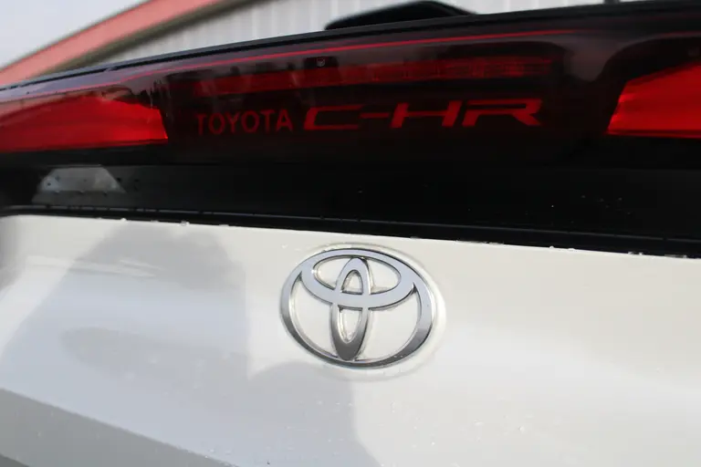 Toyota C-HR 1.8 Hybrid 140 First Edition Automaat 360° Camera, Elektrische Achterklep, Draadloze Carplay\Android Auto, Keyless Go afbeelding 17