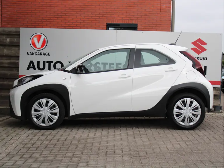 Toyota Aygo X 1.0 VVT-i S-CVT Play Achteruitrijcamera, DAB+ Radio, Airco, Bluetooth, Cruise Control Adaptief afbeelding 11