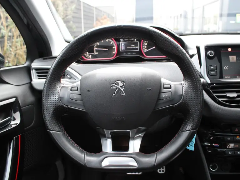 Peugeot 2008 GT-Line 1.2 PureTech 110PK EAT6 Automaat Panoramadak, Camera Achter, Parkeerhulp achter, Lichtmetalen velgen afbeelding 18
