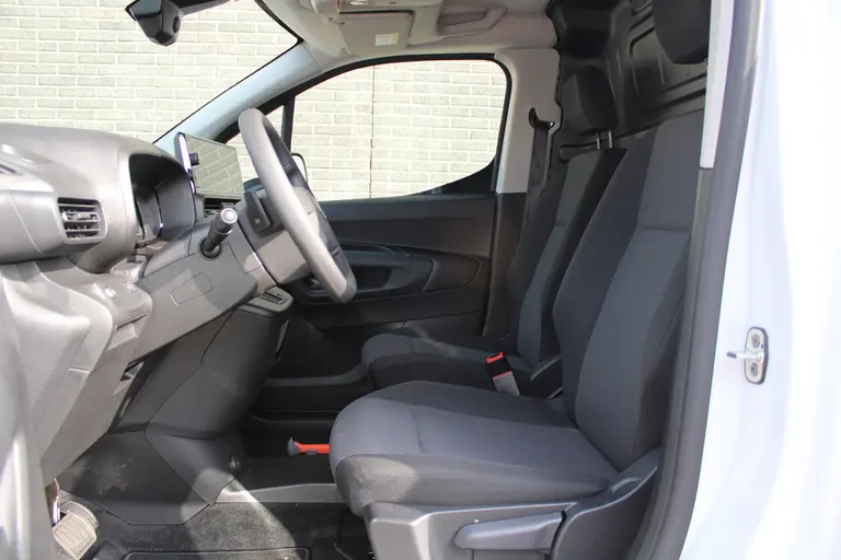 Citroën Berlingo 1.5 BlueHDi 130 EAT8 S&S L1 Automaat, CruiseControl, DAB, Applecarpl./Andr. Auto, Airco, Achteruitrijcamera afbeelding 14