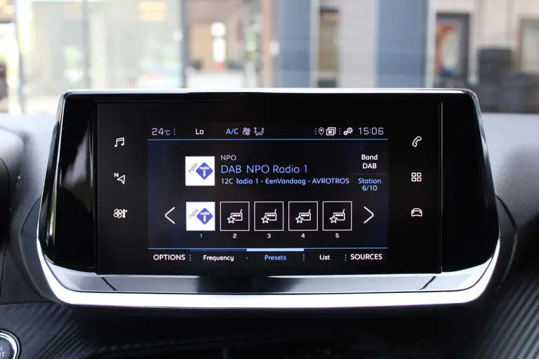 Peugeot 2008 1.2 PureTech Allure Automaat, Trekhaak, Airco, Navigatie, Applecarpl./Andr. Auto afbeelding 19