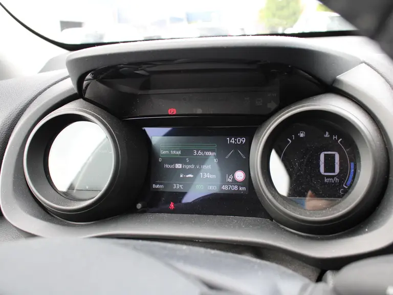 Toyota Yaris Dynamic 1.5 Hybrid 115PK Automaat Lichtmetalen velgen, Achteruitrij camera, Climate Control, KeylessEntry, AppleCarplay/Android Auto Navigatie afbeelding 13