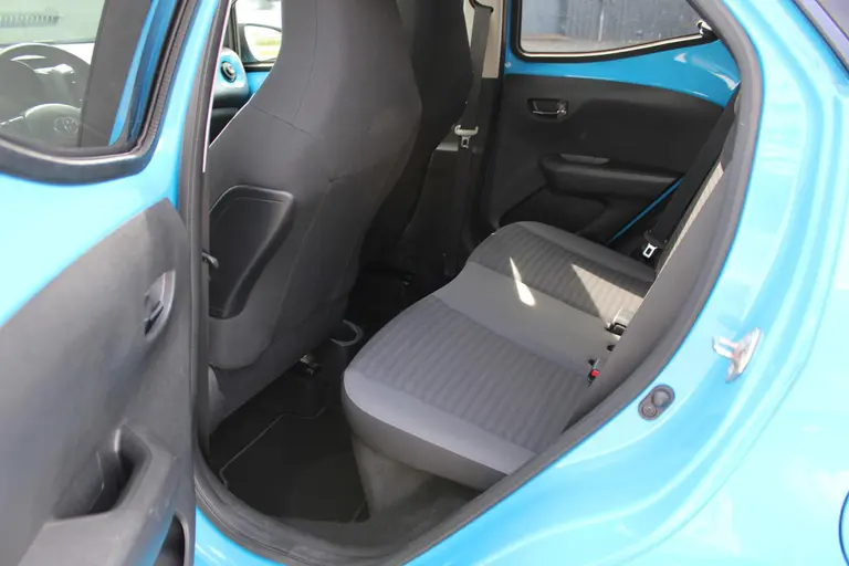 Toyota Aygo 1.0 VVT-i x-first, Camera, LM-Velgen en Dealer ondehouden! afbeelding 10