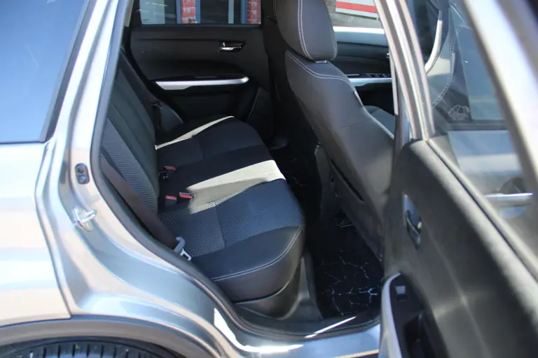 Suzuki Vitara 1.6 Rhino 1e eigenaar, Trekhaak, Nieuwe 17 inch! afbeelding 13