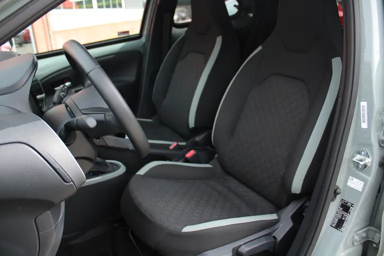 Toyota Aygo X 1.0 VVT-i S-CVT Pulse Automaat Adaptieve Cruise Control, Carplay/Android Auto, Achteruitrijcamera, Airco afbeelding 6