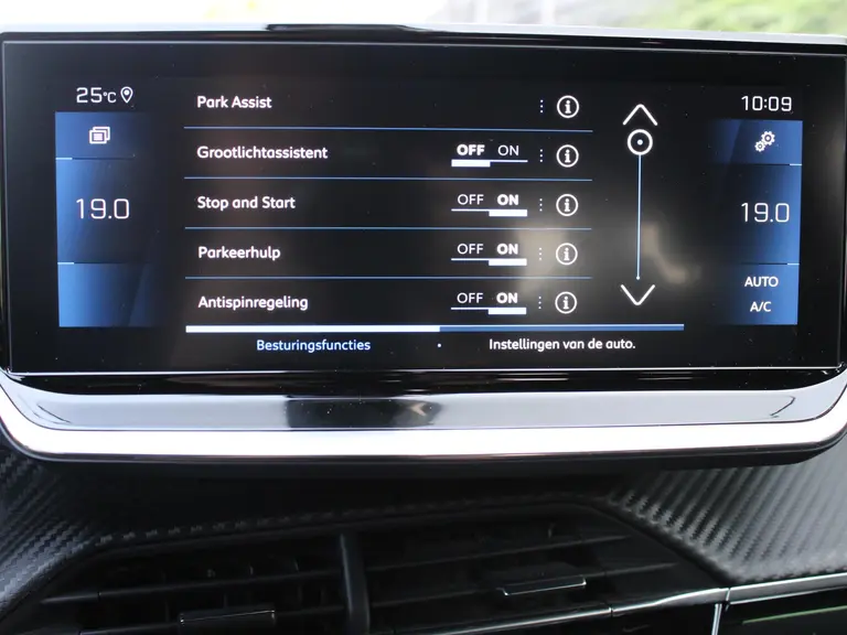 Peugeot 2008 GT Pack 1.2 PureTech 130PK EAT8 Automaat Panoramisch schuifkanteldak, Luxe Alcantara bekleding, Focal Hifi, Trekhaak afbeelding 26