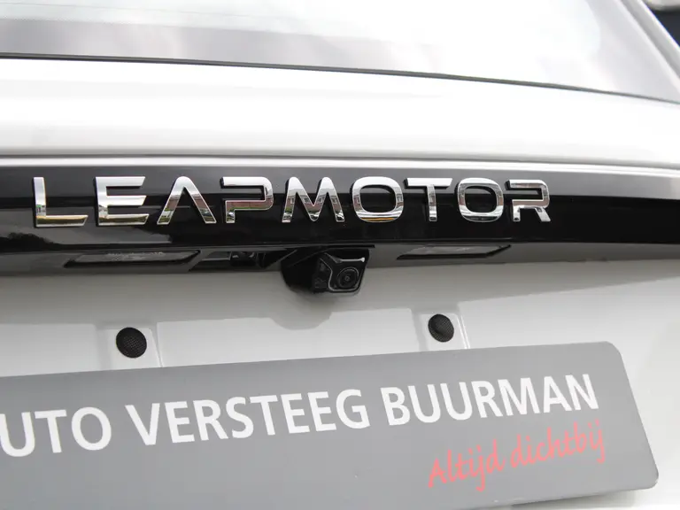 Leapmotor T03 Design 37.3 kWh Navigatie, Camera achter, Parkeerhulp achter, Audio, Keyless Start, Lichtmetalen velgen afbeelding 25