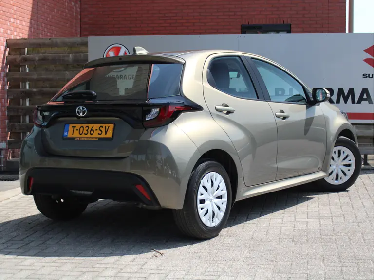 Toyota Yaris 1.0 VVT-i Active Achteruitrijcamera, Bluetooth, Cruise Control Adaptief, Airco afbeelding 2