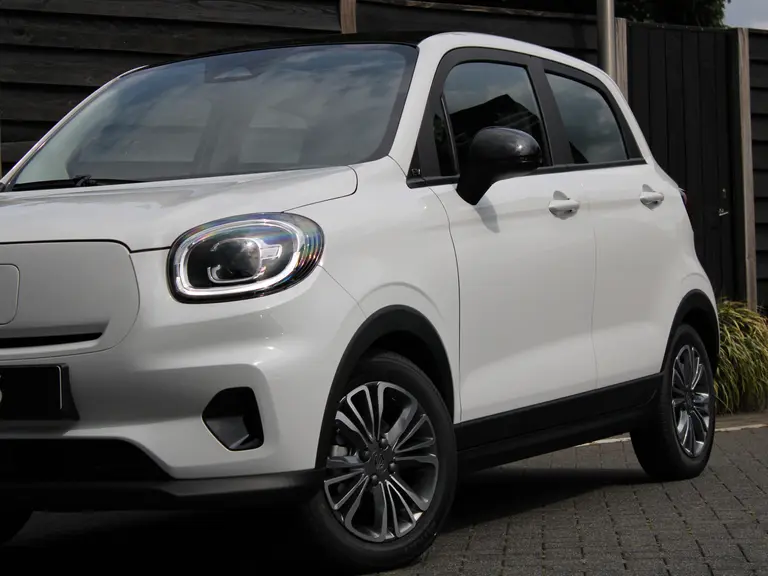 Leapmotor T03 Design 37.3 kWh Navigatie, Camera achter, Parkeerhulp achter, Audio, Keyless Start, Lichtmetalen velgen afbeelding 2