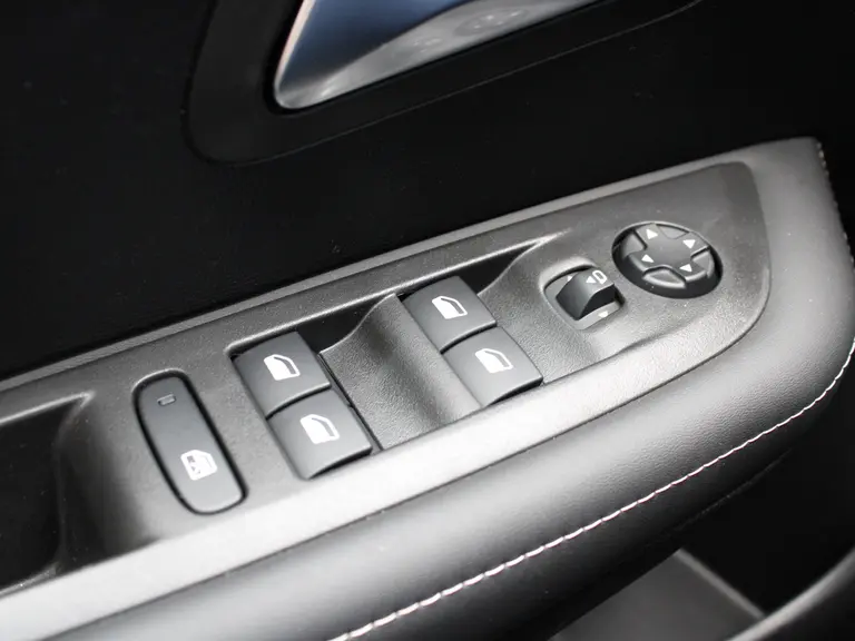 Peugeot e-208 Style 50 kWh 136PK Navigatie, Parkeersensoren voor & achter, Stoelverwarming, Led Koplampen afbeelding 14