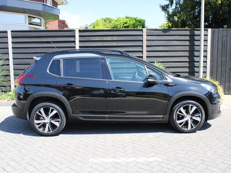 Peugeot 2008 GT-Line 1.2 PureTech 110PK EAT6 Automaat Panoramadak, Camera Achter, Parkeerhulp achter, Lichtmetalen velgen afbeelding 6