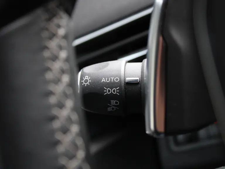 Peugeot 3008 1.2 PureTech 130PK Allure Automaat Navigatie, Achteruitrijcamera, Keyless, Elektrische Achterklep, Perkeersensoren afbeelding 22