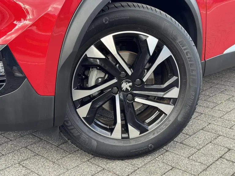 Peugeot 2008 Allure Pack 1.2 PureTech 130PK Navigatie, Achteruitrijcamera, Keyless, Parkeersensoren, Apple Carplay, Android Auto afbeelding 2