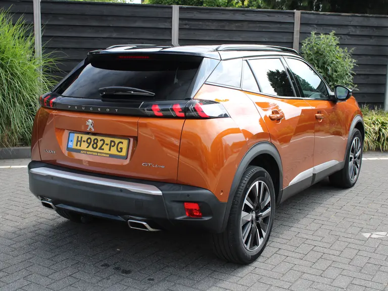 Peugeot 2008 GT-Line 1.2 PureTech 130PK Trekhaak, Navigatie, Achteruitrijcamera, Keyless Start, Parkeersensoren afbeelding 9