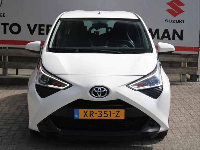 Toyota Aygo 1.0 VVT-i x-play Navigatie, Achteruitrijcamera, Carplay/Android Auto, Bluetooth, Airco afbeelding 9