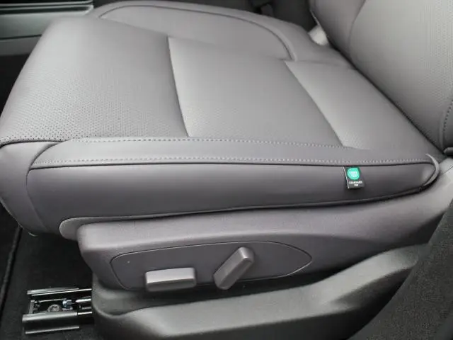 Leapmotor C10 Design 69.9 kWh 217PK Automaat Camera systeem rondom, Stoelverwarming/koeling, Panoramadak, Navigatie afbeelding 20