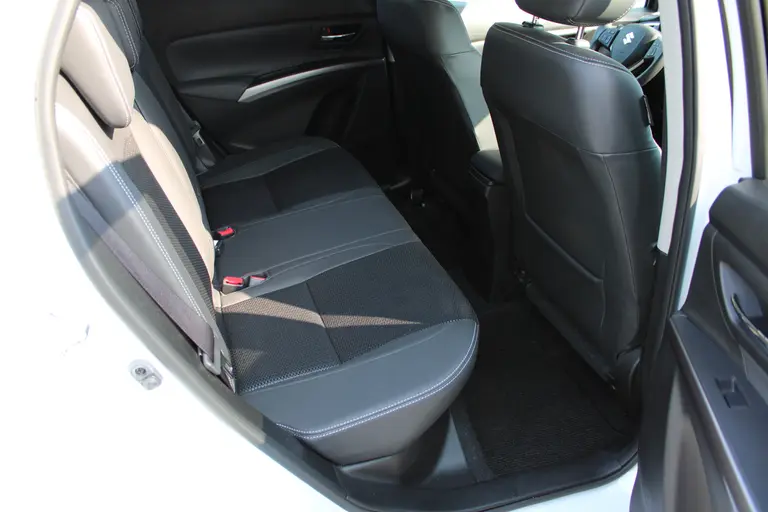 Suzuki S-Cross 1.5 Hybrid Style, Automaat, Trekhaak ORG NL met 6 jaar Fabrieksgarantie! 360 Camera, Draadloos Carplay en Dealer onderhouden! afbeelding 12