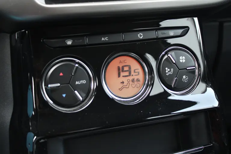 Citroën C3 1.2 PureTech Feel Edition CruiseControl, Bluetooth, Airco, All-season banden afbeelding 19
