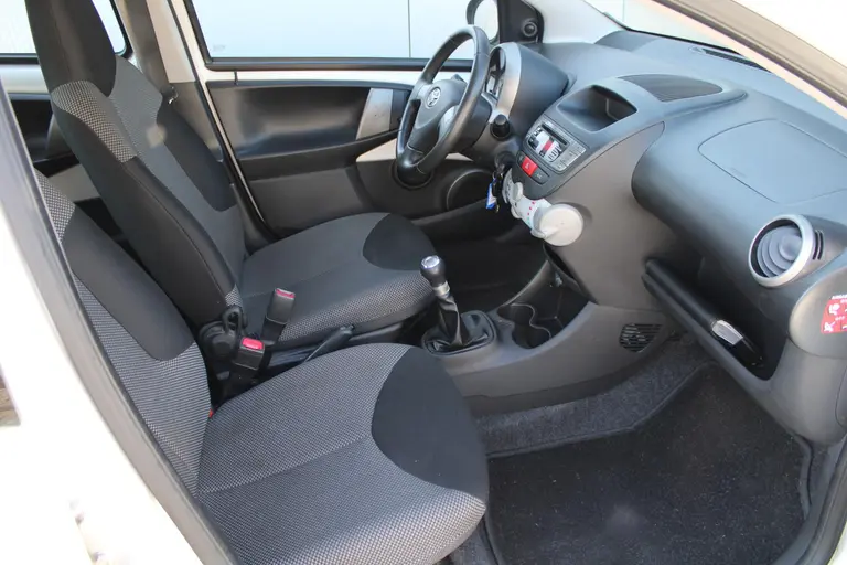 Toyota Aygo 1.0 VVT-i Aspiration 5 Deurs, Airco, Radio/CD, Bluetooth, elec.ramen, Centr.vergrendeling op afstand afbeelding 16
