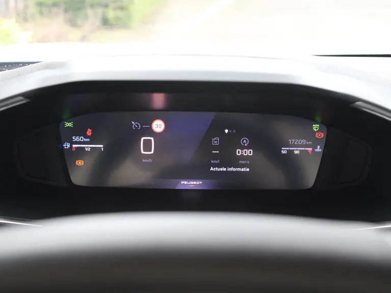 Peugeot 2008 1.2 PureTech 100PK Allure Navigatie, Achteruitrijcamera, Apple Carplay, Android Auto, Parkeersensoren Voor & Achter afbeelding 16