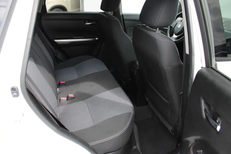 Suzuki Vitara 1.4 Boosterjet Select Smart Hybrid , Automaat, 17000 km en Trekgewicht van 1500KG! afbeelding 12