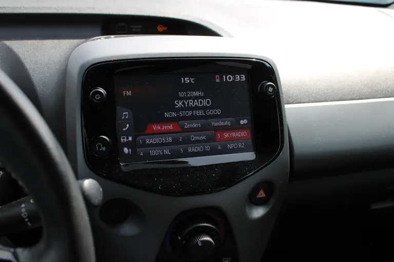 Toyota Aygo 1.0 VVT-i x-first, Camera, Applecarplay/Androidauto, LM-Velgen en Dealer ondehouden! afbeelding 16