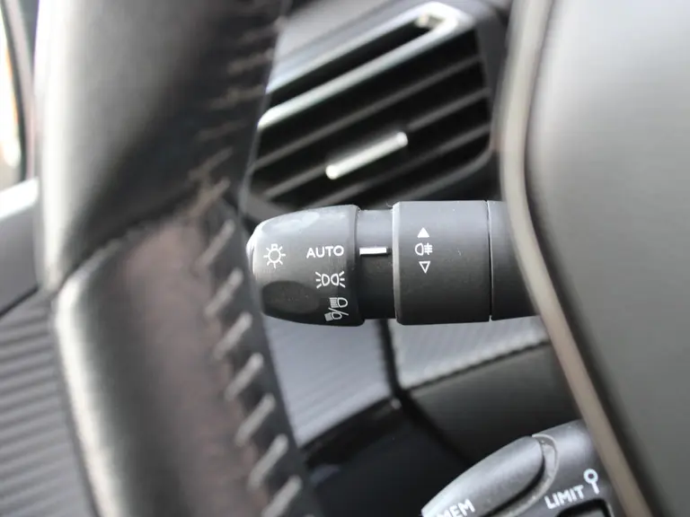 Peugeot 208 Active 1.2 PureTech 100PK Parkeersensoren, Navigatie, Airco, Apple Carplay, Android Auto afbeelding 17
