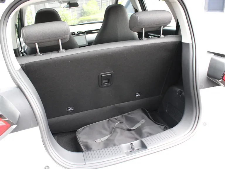 Leapmotor T03 Design 37.3 kWh Navigatie, Camera achter, Parkeerhulp achter, Audio, Keyless Start, Lichtmetalen velgen afbeelding 28