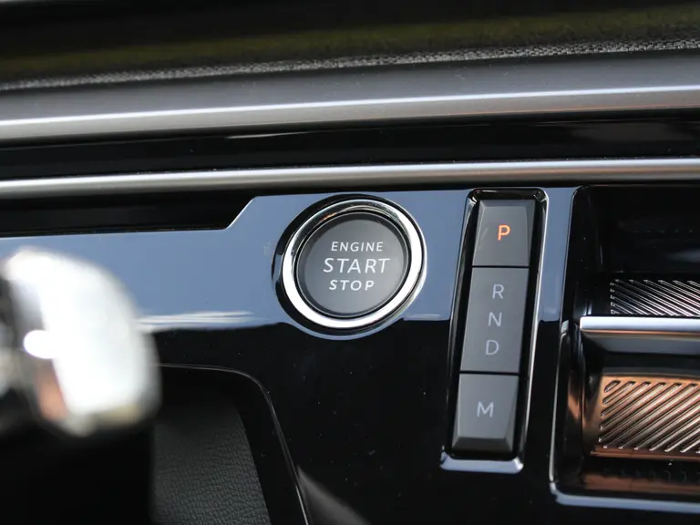 Peugeot 3008 Allure 1.2 Hybrid 145PK e-DCS6 Automaat Navigatie, Achteruitrijcamera, Keyless Entry & Start Stoelverwarming, Apple Carplay, Android Auto afbeelding 21