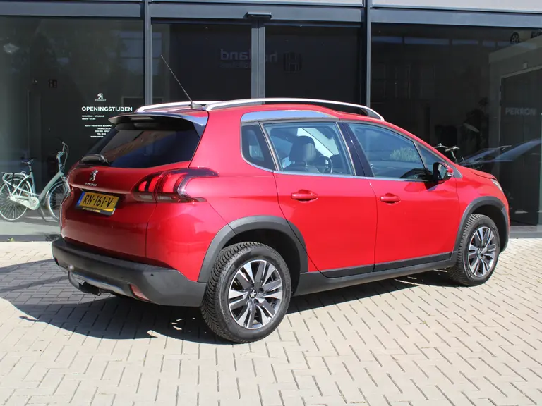 Peugeot 2008 1.2 PureTech 110PK Allure Trekhaak Achteruitrijcamera, Panoramadak afbeelding 7