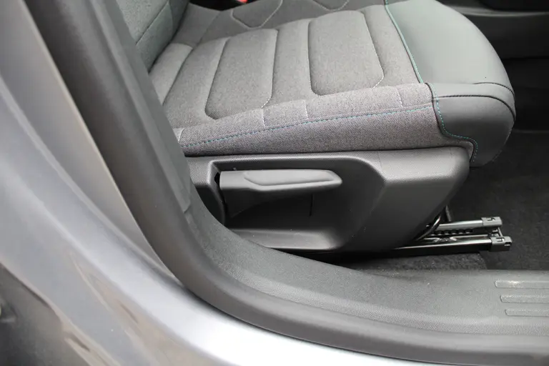 Citroën C4 1.2 Puretech 130 You Cruise/Climate control, Camera, Apple carplay/Android, Radio/DAB, afbeelding 31