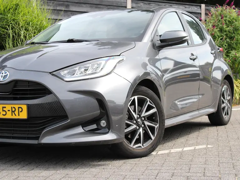 Toyota Yaris Dynamic 1.5 Hybrid 115PK Automaat Lichtmetalen velgen, Achteruitrij camera, Climate Control, KeylessEntry, AppleCarplay/Android Auto Navigatie afbeelding 2