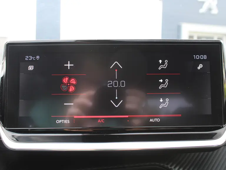 Peugeot 2008 GT-Line 1.2 PureTech 130PK Trekhaak, Navigatie, Achteruitrijcamera, Keyless Start, Parkeersensoren afbeelding 27