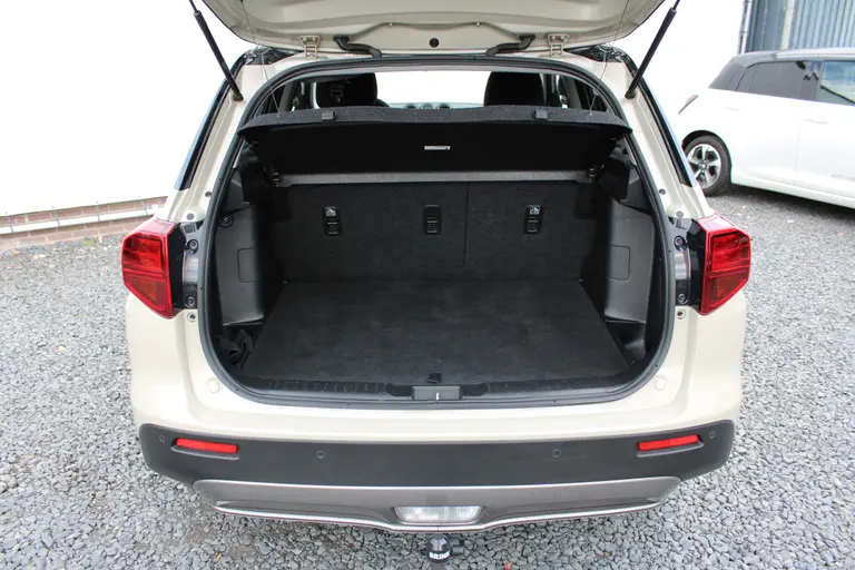 Suzuki Vitara 1.0 Boosterjet Select, Automaat, Trekhaak, All-Seasons, Parkeersensoren en Navigatie afbeelding 10