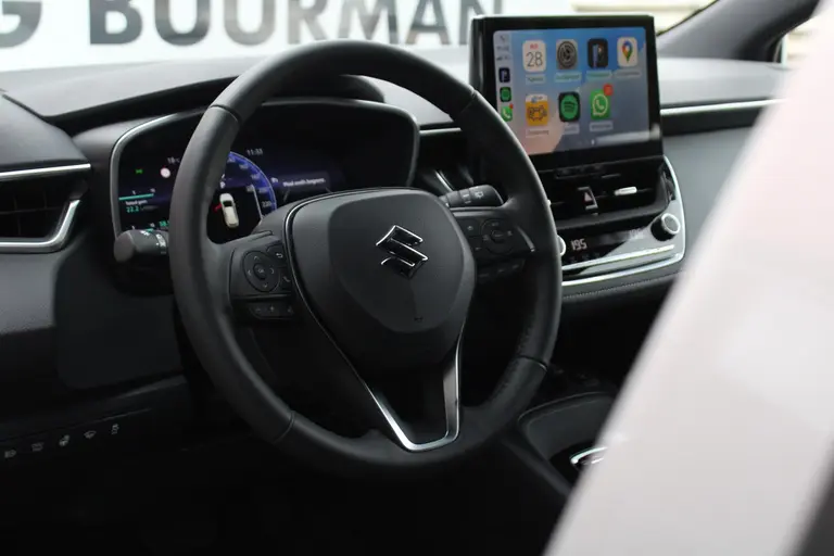 Suzuki Swace 1.8 Hybrid Style Automaat 140PK All-Season Banden, Adaptieve Cruise Control, Navigatie, Stuur Verwarmd, Voorruitverwarming, Draadloze Telefoonlader afbeelding 5