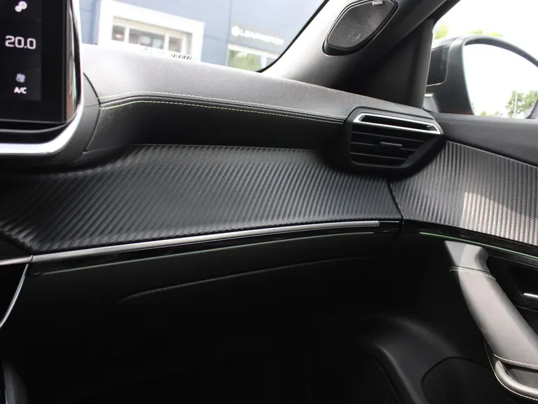 Peugeot 2008 GT-Line 1.2 PureTech 130PK Trekhaak, Navigatie, Achteruitrijcamera, Keyless Start, Parkeersensoren afbeelding 35