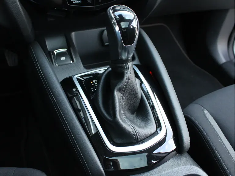 Nissan QASHQAI 1.2 N-Connecta Automaat Trekhaak, Panoramadak, Cruise en Climate Control, Achteruitrijcamera afbeelding 21