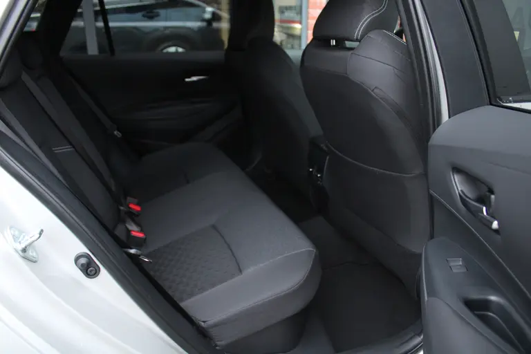Suzuki Swace 1.8 Hybrid Style Automaat 140PK All-Season Banden, Adaptieve Cruise Control, Navigatie, Stuur Verwarmd, Voorruitverwarming, Draadloze Telefoonlader afbeelding 22