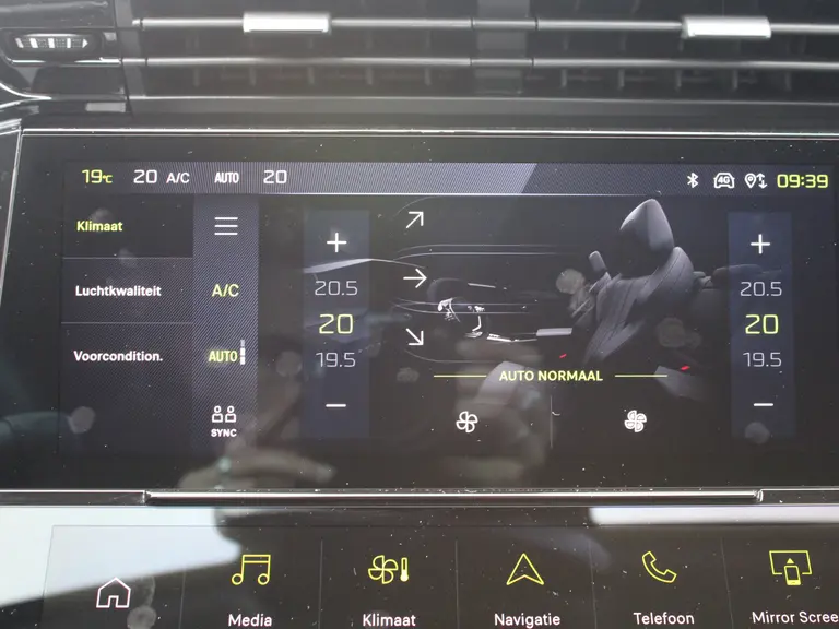 Peugeot 408 Allure 1.6 HYbrid 180PK EAT8 Automaat Navigatie, Rondomzichtcamera, Keyless, Parkeersensoren Voor & Achter, Draadloze Telefoonlader afbeelding 25