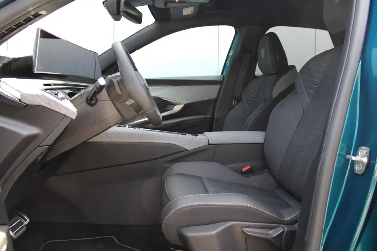 Peugeot 3008 1.2 Hybrid 136 GT Automaat, Keyless Entry/Start, Luxe Stoelen, Navigatie, Applecarpl./Andr. Auto afbeelding 9