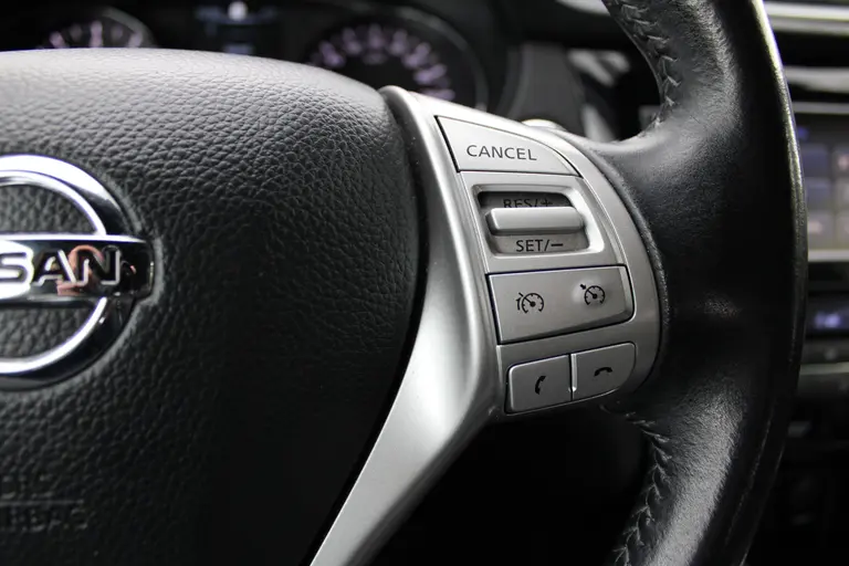 Nissan QASHQAI 1.2 N-Vision, Automaat, Parkeersensoren voor en Achter Panorama Dak! afbeelding 24