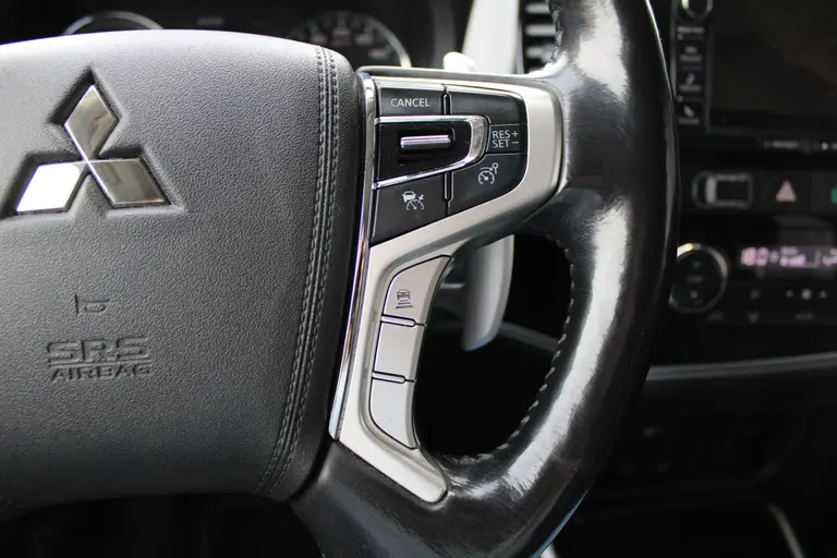 Mitsubishi Outlander 2.0 PHEV instyle+ Cruise/Climate control, Trekhaak, Sch.kanteldak,  Navigatie, Camera, Parkeersensoren Hybride batterij capaciteit: 34,2 Ah. Trekgewicht 1.500 kg. afbeelding 15