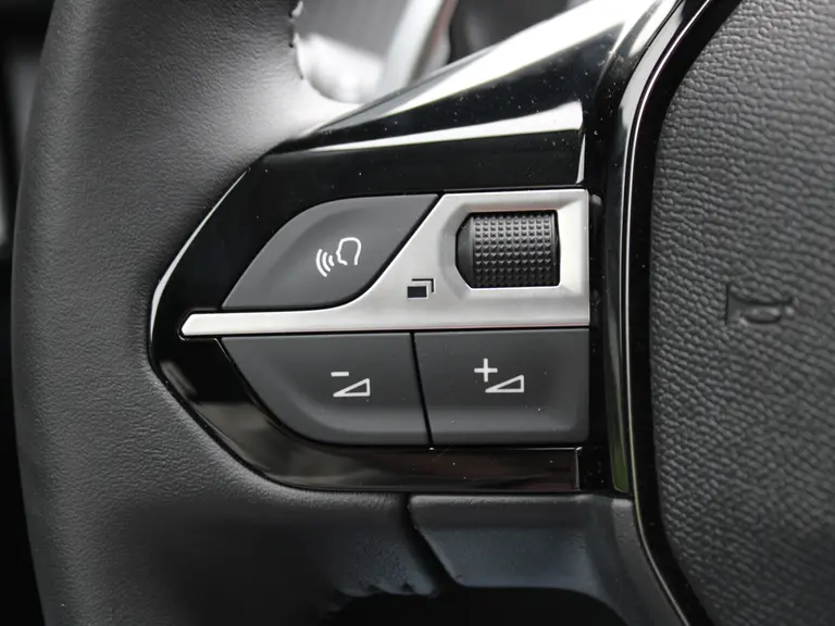 Peugeot 208 Hybrid 100PK e-DCS6 Allure Automaat Navigatie, Parkeerhulp voor & achter, Camera achter, Climate Control afbeelding 39