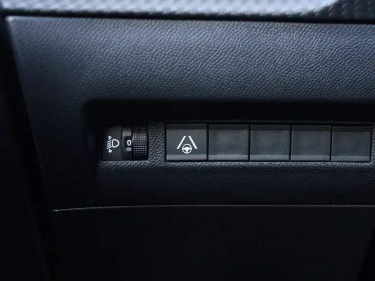 Peugeot 2008 Allure 1.2 Hybrid 145PK e-DCS6 Automaat Navigatie, Camera Voor & Achter, Keyless, Adaptieve Cruise Control afbeelding 18