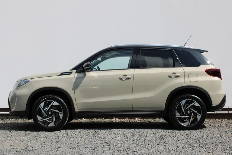 Suzuki Vitara 1.5 Hybrid Style, Automaat, Panoramadak, 6 jaar GARANTIE, Navigatie en Draadloos Applecarplay / Androidauto afbeelding 3
